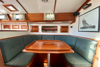 Cape Dory Robinhood 40' Aft Cockpit