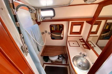 Cape Dory Robinhood 40' Aft Cockpit