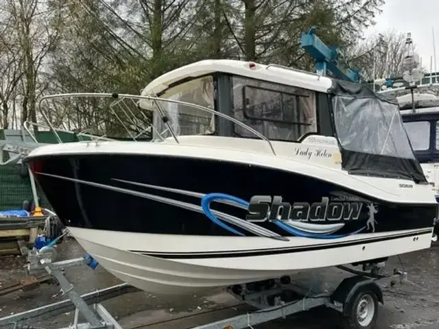 Quicksilver 555 Pilothouse