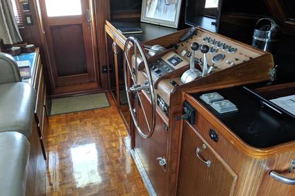 Hatteras 63 Cockpit Motoryacht