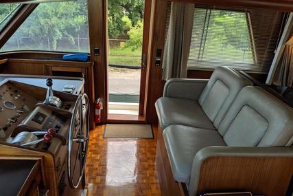 Hatteras 63 Cockpit Motoryacht