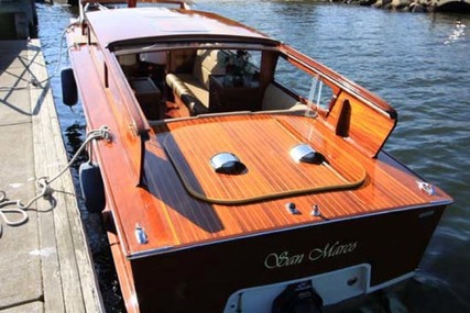 Custom Boats Luxury Venetian Water Taxi