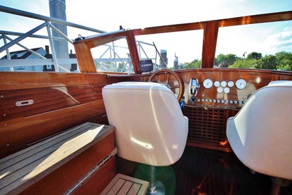 Custom Boats Luxury Venetian Water Taxi