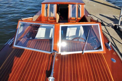 Custom Boats Luxury Venetian Water Taxi