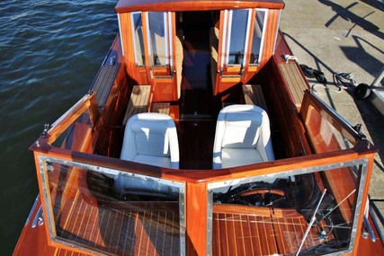 Custom Boats Luxury Venetian Water Taxi