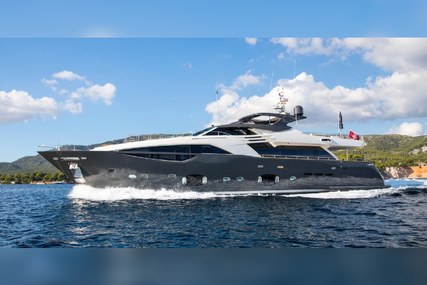 Ferretti Yachts Custom Line 100