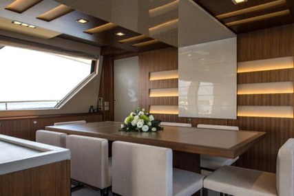 Ferretti Yachts Custom Line 100