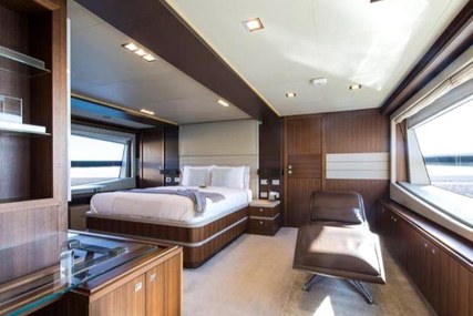 Ferretti Yachts Custom Line 100