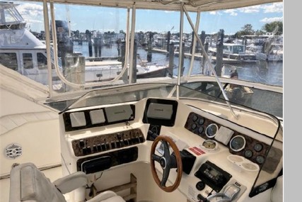 Sea Ray 440 Express Bridge