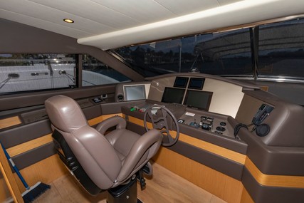 Ferretti Yachts 830HT