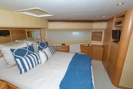 Ferretti Yachts 830HT