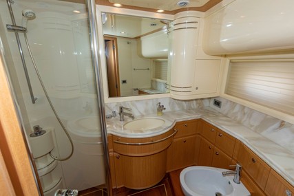 Ferretti Yachts 830HT