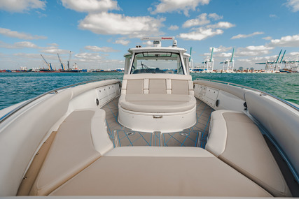 Boston Whaler 300 Outrage