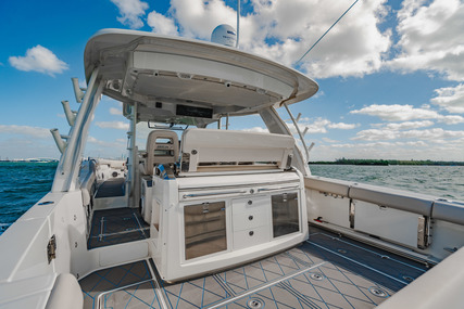 Boston Whaler 300 Outrage