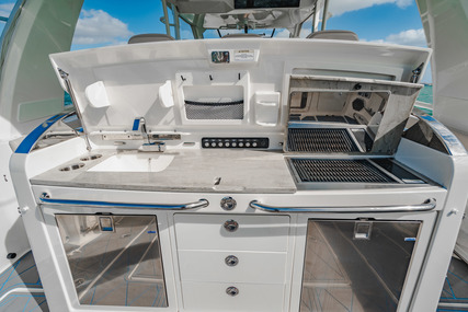 Boston Whaler 300 Outrage