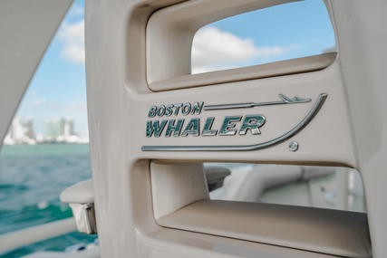 Boston Whaler 300 Outrage