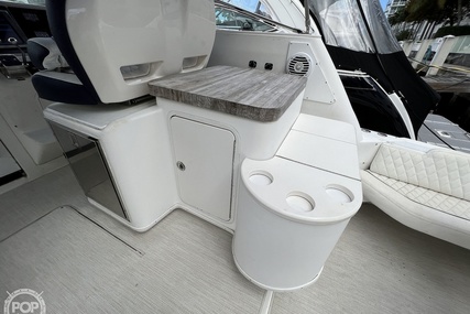 Sea Ray 330 Express Cruiser