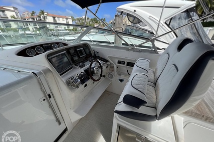 Sea Ray 330 Express Cruiser