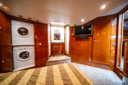 Carver Voyager PilotHouse