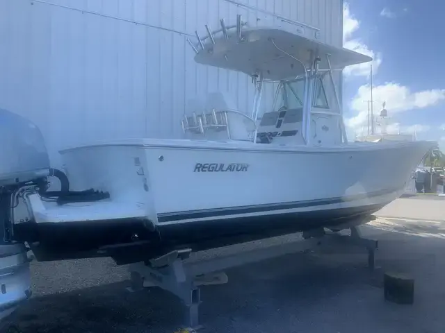 Regulator Boats 26 Forwarding Seating