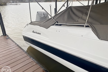 Hurricane SunDeck Sport 231 CC