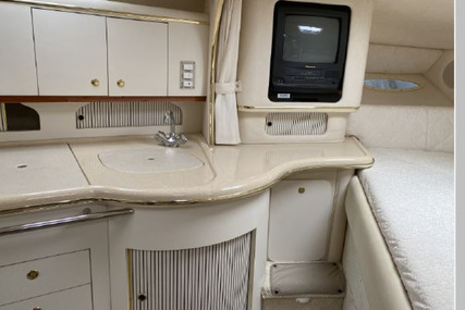 Sea Ray 310 Express Cruiser