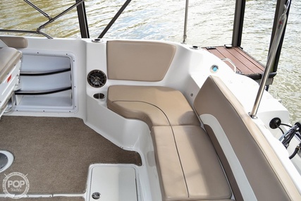 Hurricane SunDeck Sport 231 CC