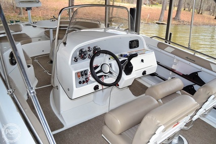 Hurricane SunDeck Sport 231 CC