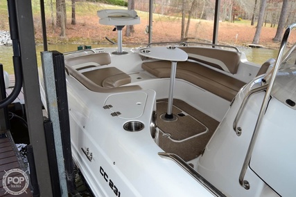 Hurricane SunDeck Sport 231 CC