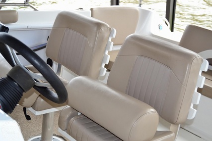 Hurricane SunDeck Sport 231 CC