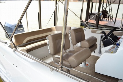 Hurricane SunDeck Sport 231 CC