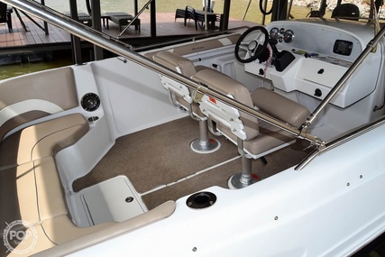 Hurricane SunDeck Sport 231 CC