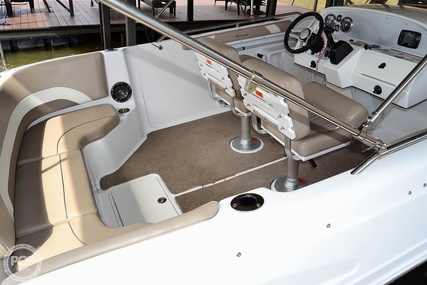 Hurricane SunDeck Sport 231 CC