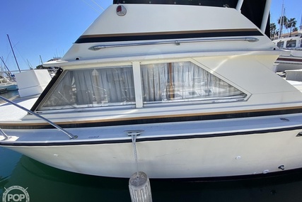 Bertram Flybridge Cruiser 28