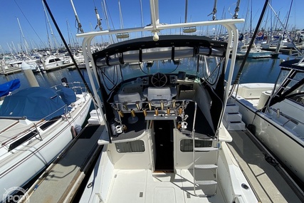 Bertram Flybridge Cruiser 28