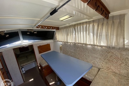 Bertram Flybridge Cruiser 28