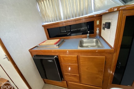 Bertram Flybridge Cruiser 28