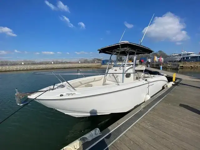 Boston Whaler 240 Outrage