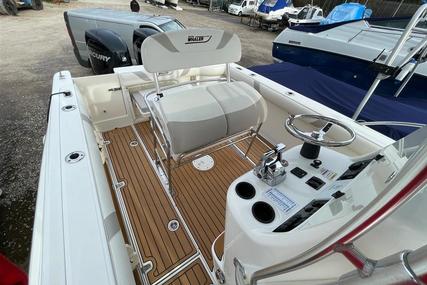 Boston Whaler 240 Outrage