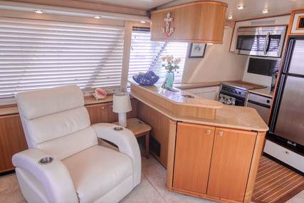 Bayliner 4788 with Thrusters-Motivated Seller