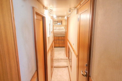 Bayliner 4788 with Thrusters-Motivated Seller