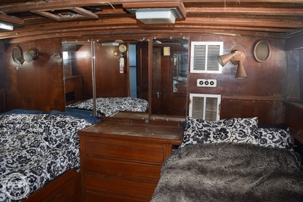 Hatteras 41 Twin Cabin