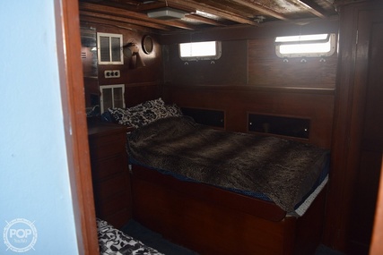 Hatteras 41 Twin Cabin