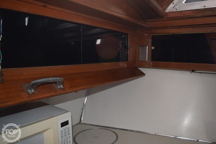 Hatteras 41 Twin Cabin