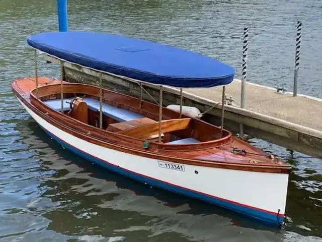 Classic Craft 18' Launch