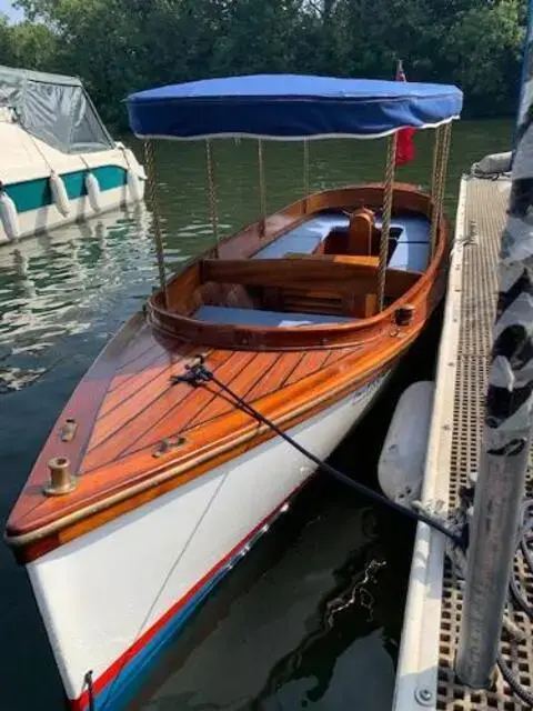 Classic Craft 18' Launch