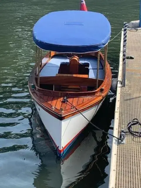 Classic Craft 18' Launch