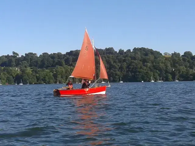 Custom Boats Selway Fisher gaff rigged dinghy