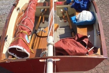 Custom Boats Selway Fisher gaff rigged dinghy