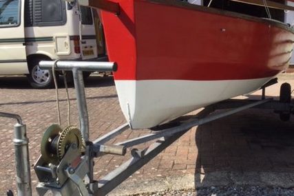 Custom Boats Selway Fisher gaff rigged dinghy